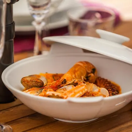 Walls Nyaraló Hvar Town