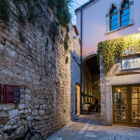 Walls Holiday home