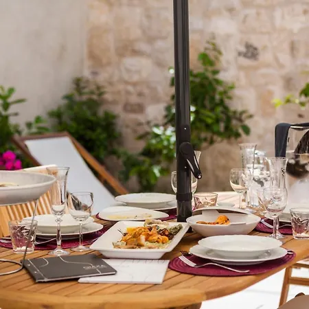 Walls Prázdninový dům Hvar Town