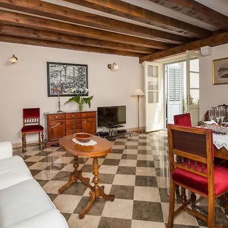 Walls Prázdninový dům Hvar Town