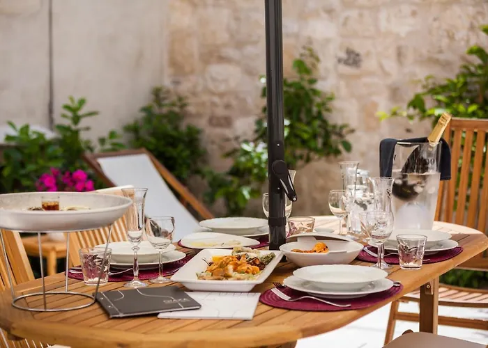 Walls Holiday home Hvar Town